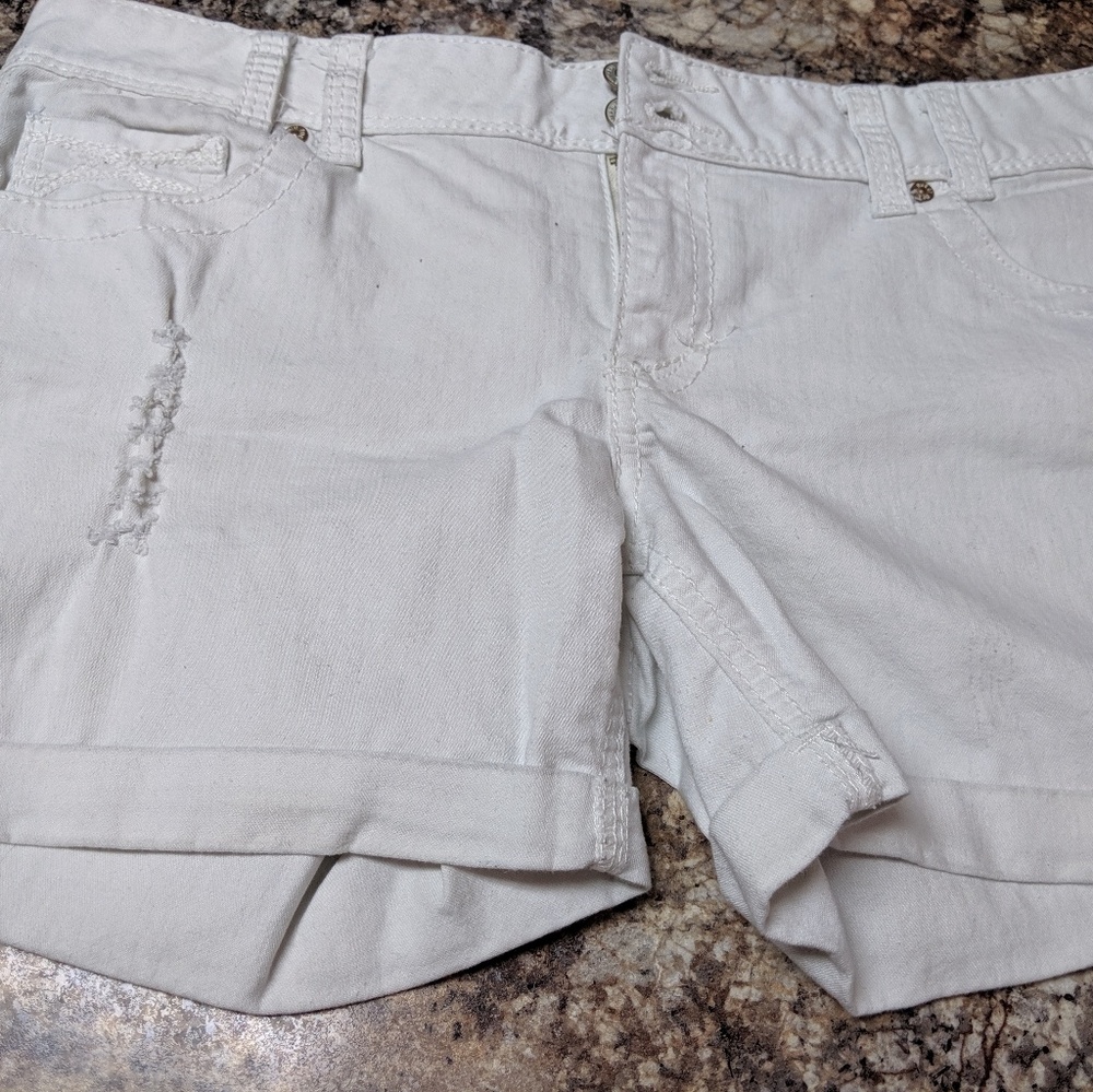 White Rue21 shorts
